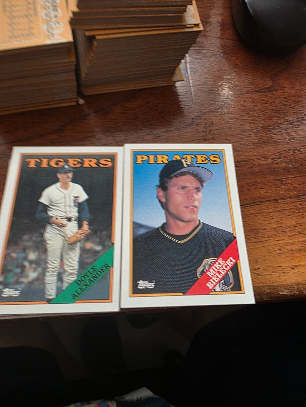 1987 SCORE BASEBALL CARDS VARIOUS TEAMS AND PLAYER 565PCS AND 40PCS FREE